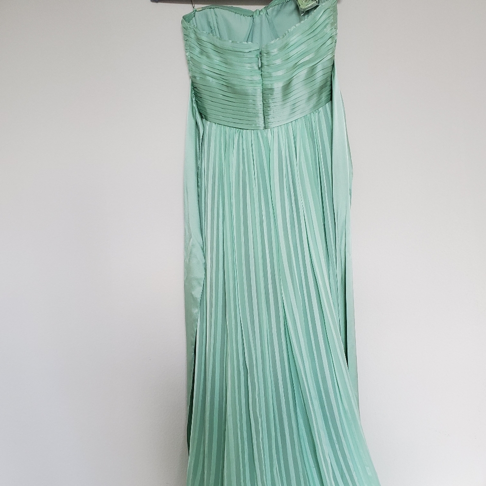 🎈 SOLD 🎈BCBGMaxAzria Alicia Silk Dress in Size 2 - Picture 7 of 12
